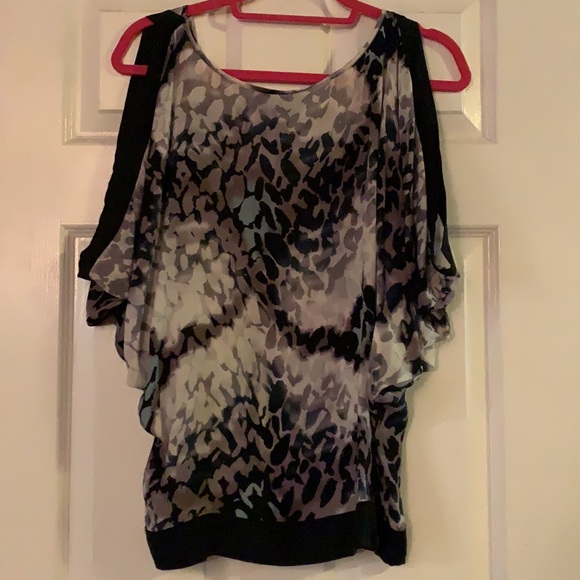 Marciano cold shoulder top - Picture 4 of 10